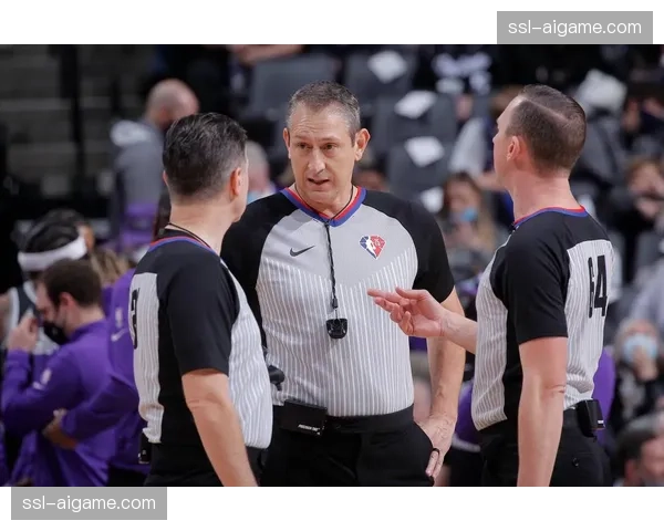 联盟宣布与某科技公司合作，将在下赛季测试新型可穿戴裁判辅助设备