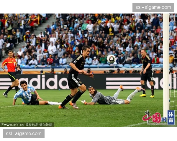 门兴格拉德巴赫2-2法兰克福,客队两次通过边路快速推进取得进球 门兴格拉德巴赫2-2法兰克福,客队两次通过边路快速推进取得进球